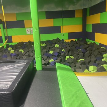 Get Air Alexandria - Smells like DIRTY boys locker room here.... - Trampoline Parks Near Me - Alexandria, Virginia