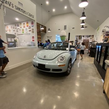 Granny’s - The adorable crisp white interior of the restaurant with pops of color. - Bakeries Near Me - Celina, Texas