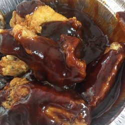 Four seasons pizza - BBQ chicken wings