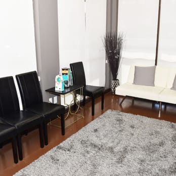 Vaya Dental - Sutton Square - Comfortable and modern waiting room to relax before your appointment - General Dentistry Near Me - Raleigh, North Carolina Vaya Dental - Sutton Square - Comfortable and modern waiting room to relax before your appointment - General Dentistry Near Me - Raleigh, North Carolina