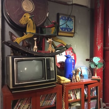 小時光 - Bookcase and vintage TV - Taiwanese Near Me - Hong Kong, HK