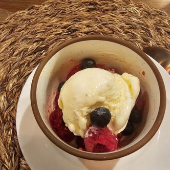 Riserva 1895 - Vanilla gelato with fresh fruit - Italian Near Me - Ridge Spring, South Carolina
