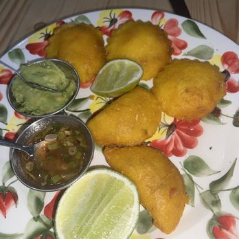 La Matriarca - Miami - Empanaditas (carne y pollo) - Colombian Near Me - Doral, Florida La Matriarca - Miami - Empanaditas (carne y pollo) - Colombian Near Me - Doral, Florida