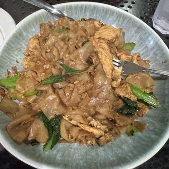 Siam Station - pad see ew chicken - Thai Near Me - Irvine, California