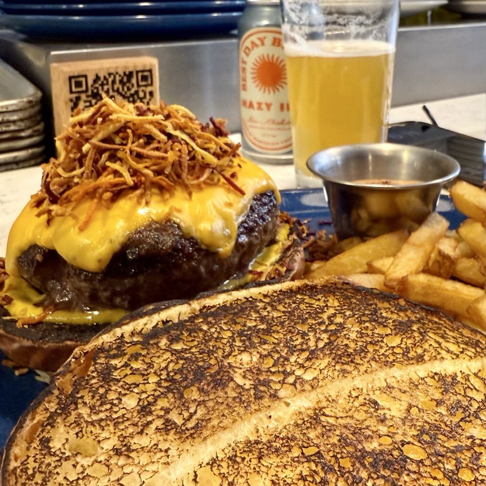 Shift Kitchen & Bar - Great cheeseburger - New American Near Me - Flagstaff, Arizona