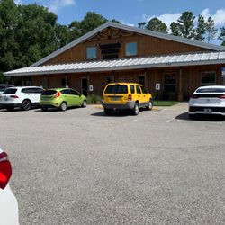 Black Creek VeterinaryHospital - Front parking lot.