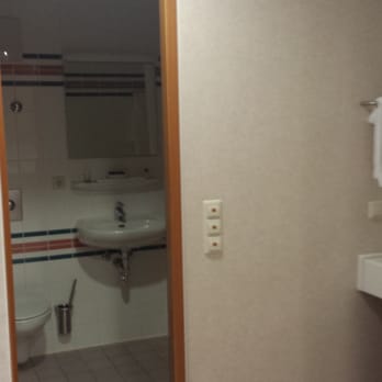 Kelley Hotel - Suite with 1 King bed. Bathroom + extra sink - Hotels Near Me - Stuttgart, BW