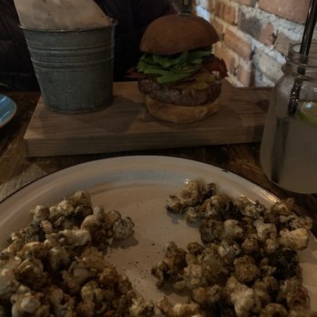 La Justina - The Burger-Juicy and a bit spicy. Good looking burger there... - Mexican Near Me - Tijuana, BCN