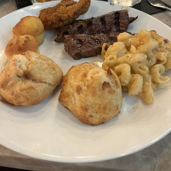 Red Rooster Overtown - Biscuits, MAC & CHEESE, flank steak, fried catfish, cornbread - Cocktail Bars Near Me - Miami, Florida
