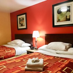 Scottish Inns - Guest room with two double beds