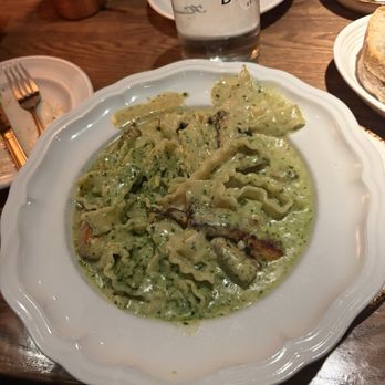 DeGidio's Restaurant & Bar, St. Paul - Chicken pesto pasta - Italian Near Me - Saint Paul, Minnesota