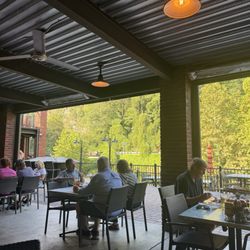 Tapoco Lodge Resort - The grill