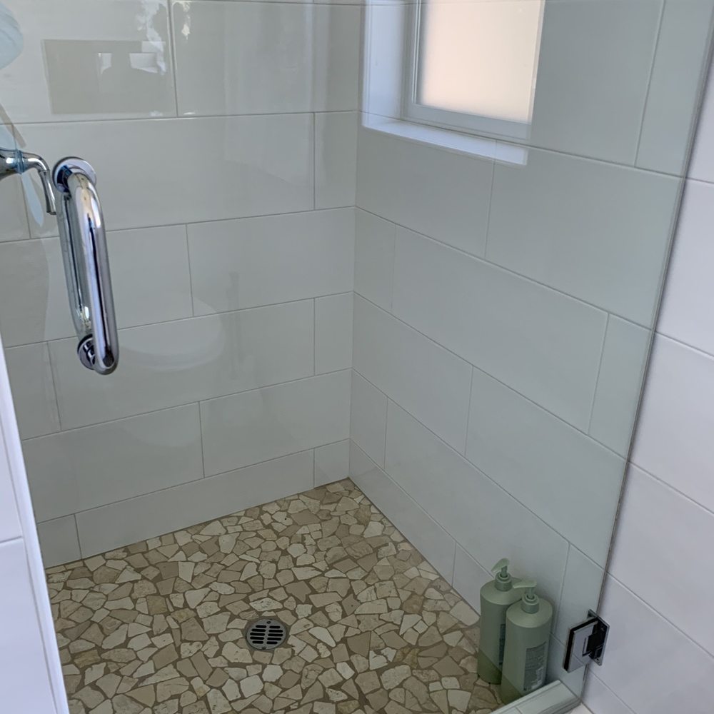 The Anchor Inn - Shower of Coastal Cottage Unit 4 - Hotels Near Me - Pacifica, California The Anchor Inn - Shower of Coastal Cottage Unit 4 - Hotels Near Me - Pacifica, California