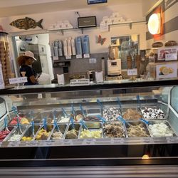 Gelateria il porticciolo - Please work on your friendliness