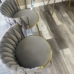 Ayza Threading & Salon - Waiting area