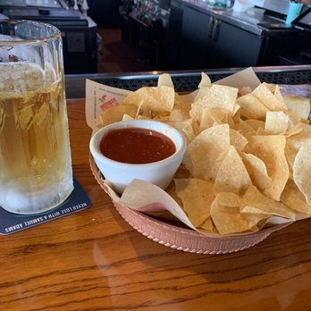 Chili's - Ice cold beer and free chips and salsa on u app, like the app - Tex-Mex Near Me - Shawnee, Kansas