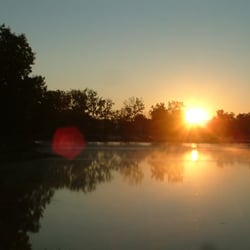 Rei Lakes Fishing & Campground - Sunrise at the lakes