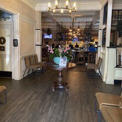 Tommy Bahama - Front entry looking into bar