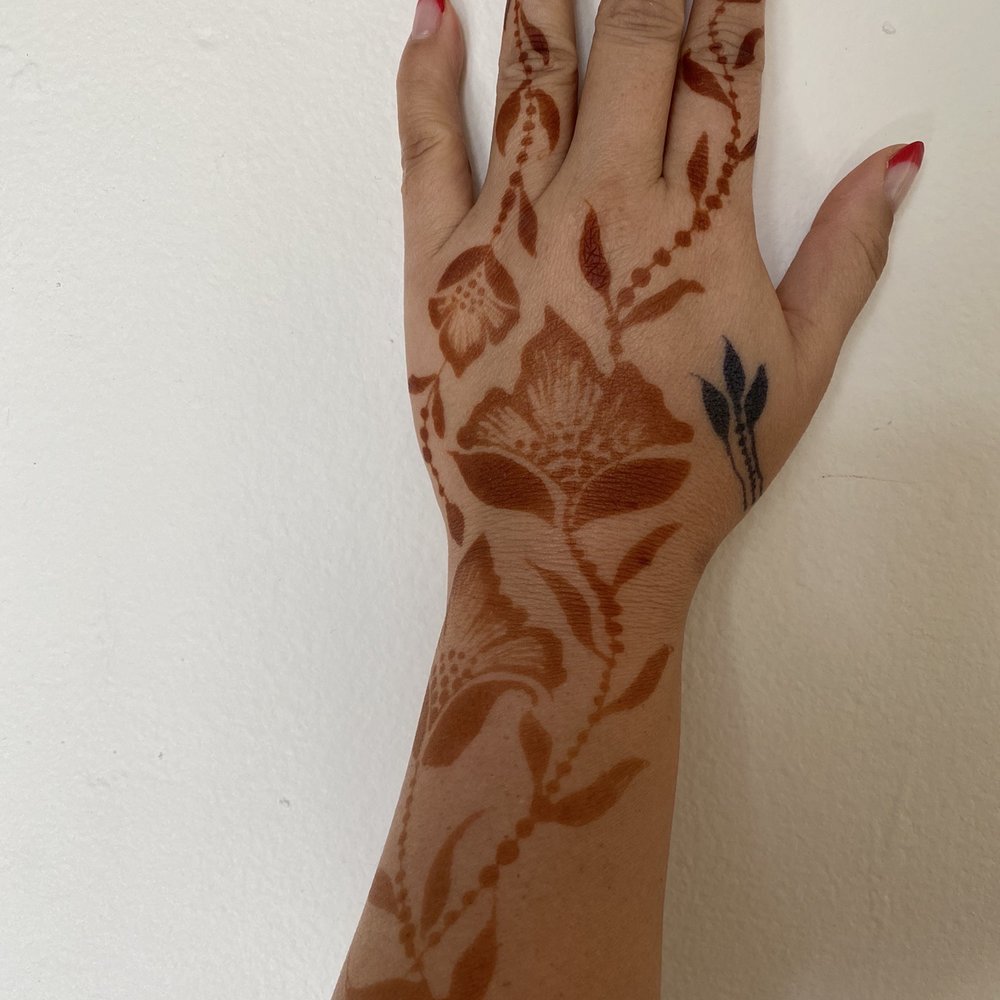Lady Glitter - Lovely dark stain - Henna Artists Near Me - Los Angeles, California Lady Glitter - Lovely dark stain - Henna Artists Near Me - Los Angeles, California