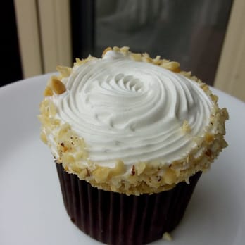 Whisked Gluten-Free - Hazelnut cupcake - Desserts Near Me - Toronto, Ontario Whisked Gluten-Free - Hazelnut cupcake - Desserts Near Me - Toronto, Ontario
