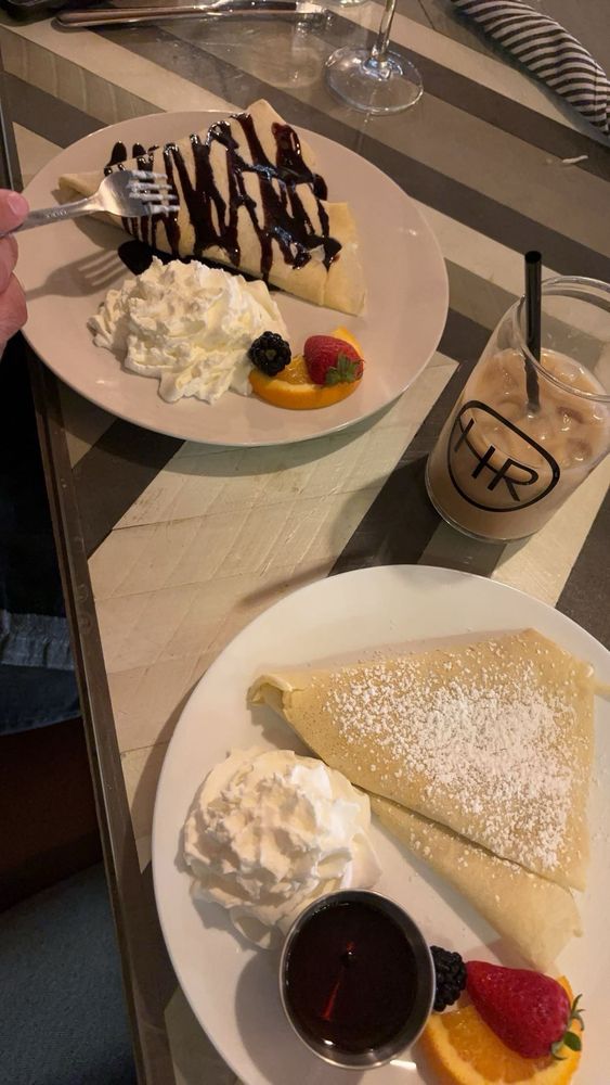 HR Bar and Bistro Logo