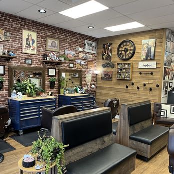 Clipperz - Main floor - Barbers Near Me - Asheville, North Carolina Clipperz - Main floor - Barbers Near Me - Asheville, North Carolina