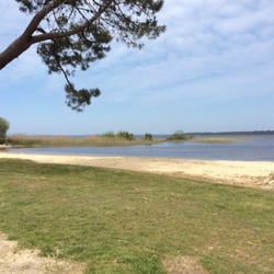 Camping des Grands Pins - Vue sur le lac(en face du camping)