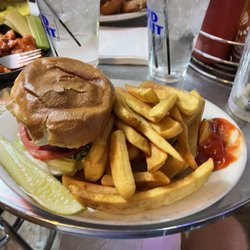 Maria's Tavern - Damn good burger