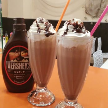 Dolç & Coffee - Batido de choco con sirope Hershey,s - Desserts Near Me - València, V Dolç & Coffee - Batido de choco con sirope Hershey,s - Desserts Near Me - València, V
