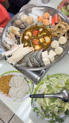 Lẩu Hải Sản by null