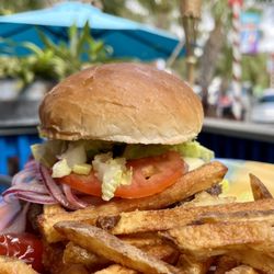 Siri's Gourmet Burgers & Pizza - Burger, fresh cut fries & soda delicious DEAL! Fresh ground beef, sliced red onions, tomatoes & lettuce. Al fresco dining. SUPERB service