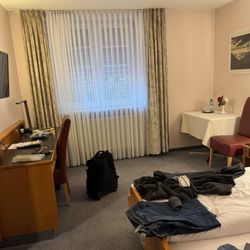 Hotel Goldinger - The room is large too!