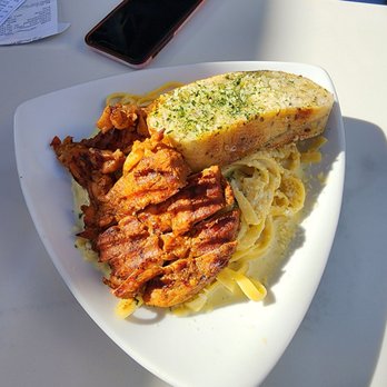 Utopia Caffe - chicken alfredo, not bad - Breakfast & Brunch Near Me - Tustin, California
