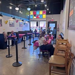 Beth Marie's Old Fashioned Ice Cream & Soda Fountain - Sitting area