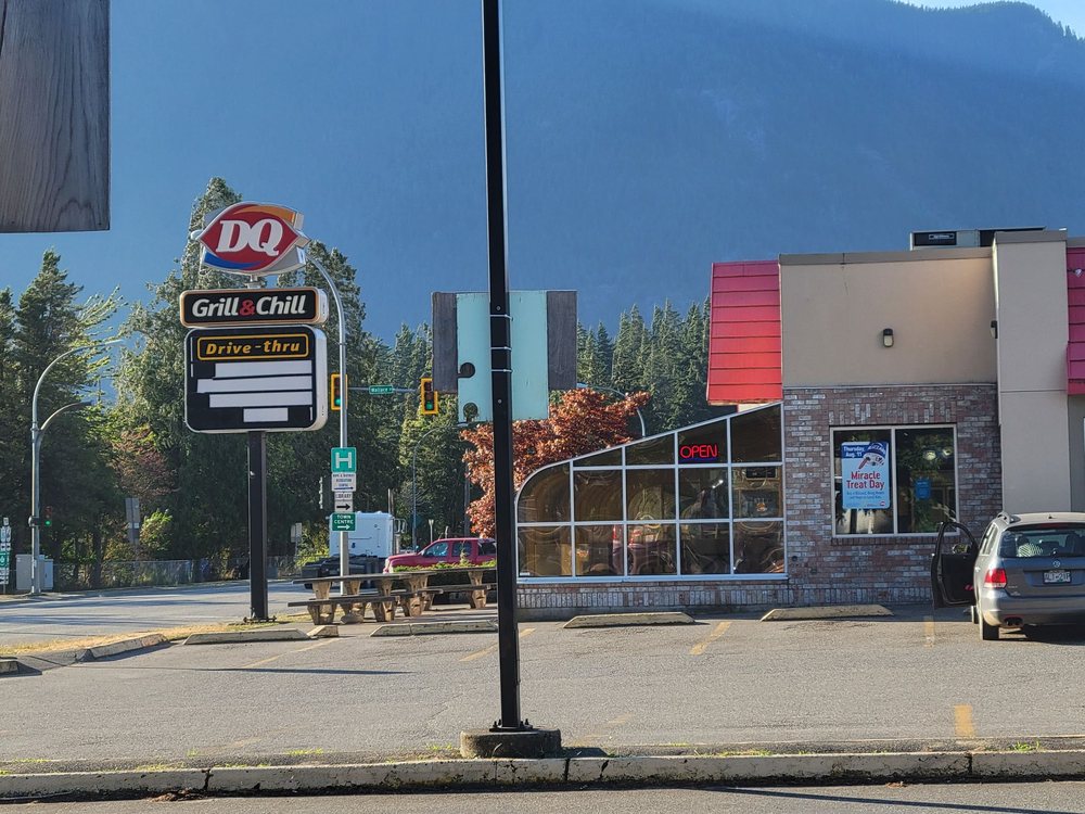 Dairy Queen Grill & Chill Logo