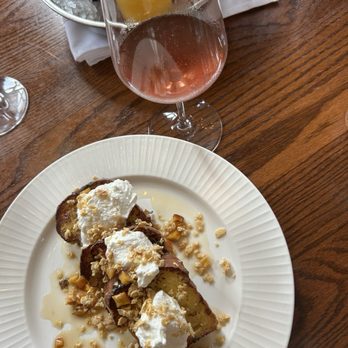 Brasserie La Banque - Peach French toast (a MUST!) - French Near Me - Charleston, South Carolina Brasserie La Banque - Peach French toast (a MUST!) - French Near Me - Charleston, South Carolina