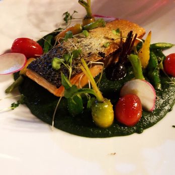 Moser - La Fabrica - Grilled Salmon in Spinach purée, great! - German Near Me - Santiago de Querétaro, QUE Moser - La Fabrica - Grilled Salmon in Spinach purée, great! - German Near Me - Santiago de Querétaro, QUE