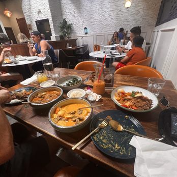 Kin Long Beach - Drunken Noodle Money Bag Panang Curry Yellow Curry Baby Bok Choy Thai Iced Tea - Thai Near Me - Long Beach, California