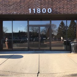 Veil & Wild Orthodontics - Entrance to the building. Stairs to the right, elevator to the left.