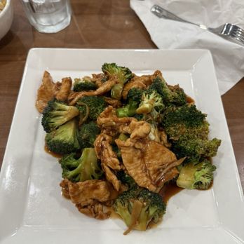 Saigon Quan - Cai Lan Xao Toi - Chinese Broccoli with Garlic Sauce and chicken - Chinese Near Me - Austin, Texas Saigon Quan - Cai Lan Xao Toi - Chinese Broccoli with Garlic Sauce and chicken - Chinese Near Me - Austin, Texas