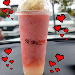 Sharetea - Strawberry slush (comes with lychee jelly and a scoop of vanilla ice cream)