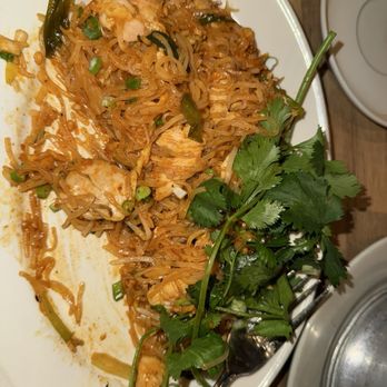 Basil - Pad thai and green curry - Thai Near Me - Mount Pleasant, South Carolina