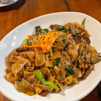 Super Thai Cuisine - Pad see-ew with beef - Thai Near Me - Austin, Texas Super Thai Cuisine - Pad see-ew with beef - Thai Near Me - Austin, Texas