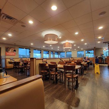 IHOP - Dining room - Breakfast & Brunch Near Me - EUSTIS, Florida