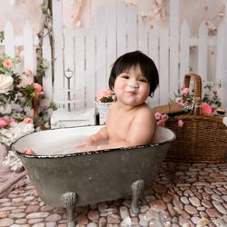 Photo Nursery Milestones - All cake smash mini sessions include a bath after!