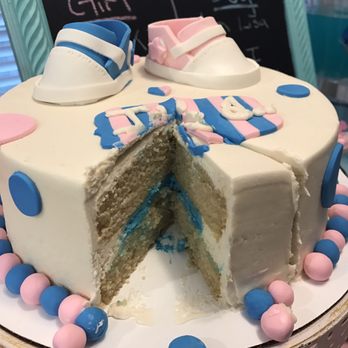 Unrefined Bakery - They don't color the cake part as requested. They just do a strip of icing - Bakeries Near Me - Frisco, Texas