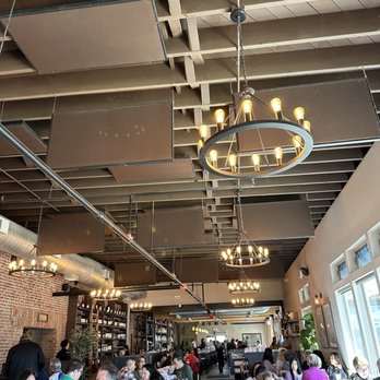 Bella Siena - Busy Sunday afternoon - Italian Near Me - Benicia, California