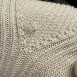 Clothes Mentor Rock Hill, SC - Has pulled threads right at the focal point