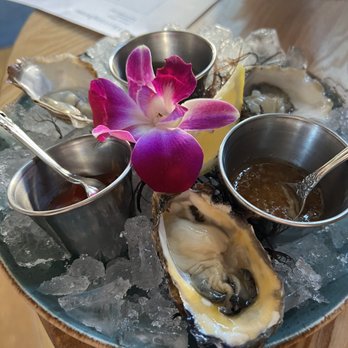Herringbone Waikiki - Three Buck Shuck* (super fresh and yum) - Seafood Near Me - Honolulu, Hawaii