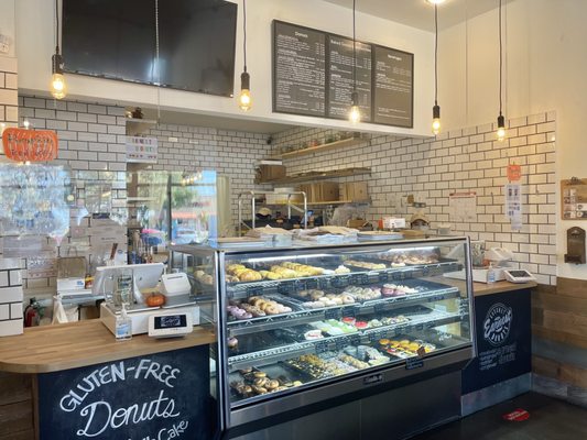 Earnest Donuts by null